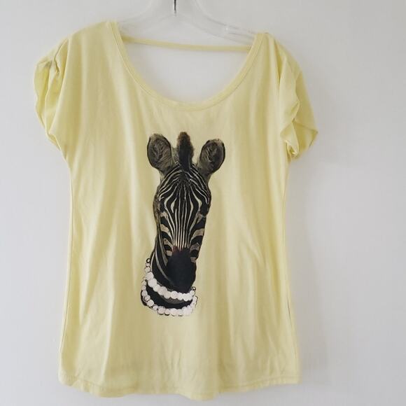 Funny Zebra Pearl Necklace Graphic Tee Yellow Medium - Picture 2 of 6